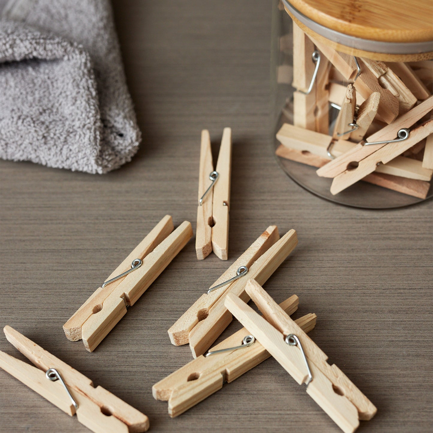 Wooden pegs*12