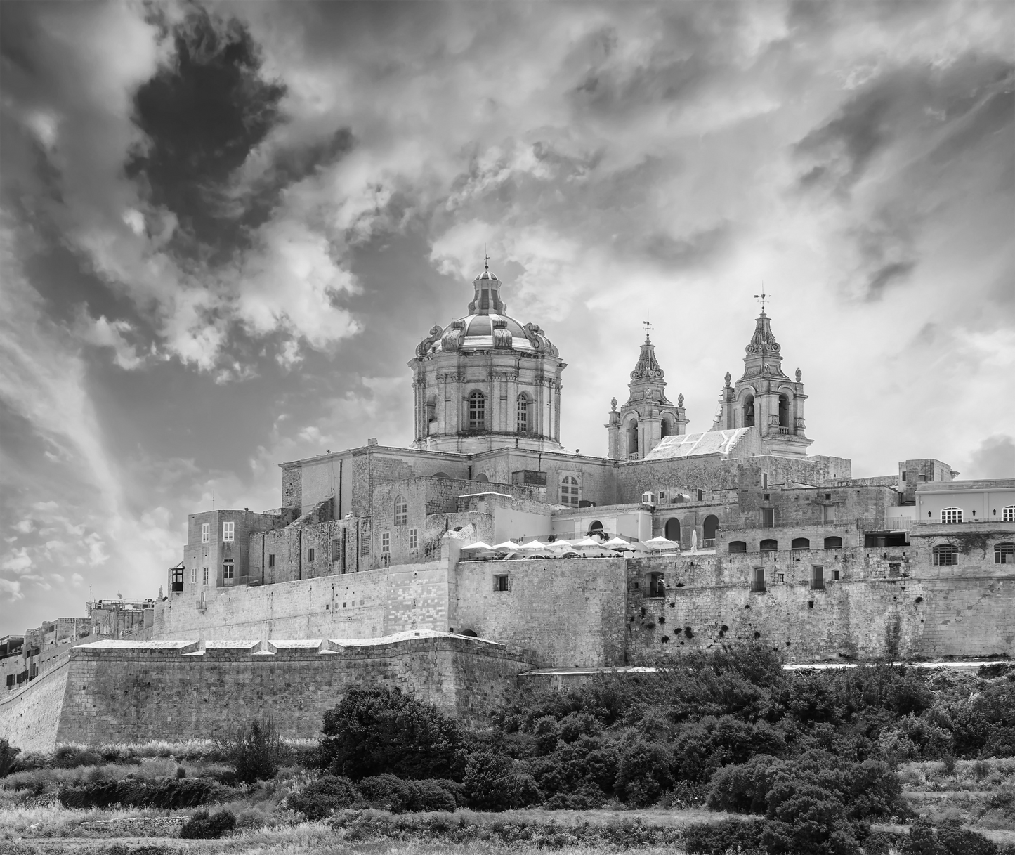 Black & White Malta Canvas 80x80cm