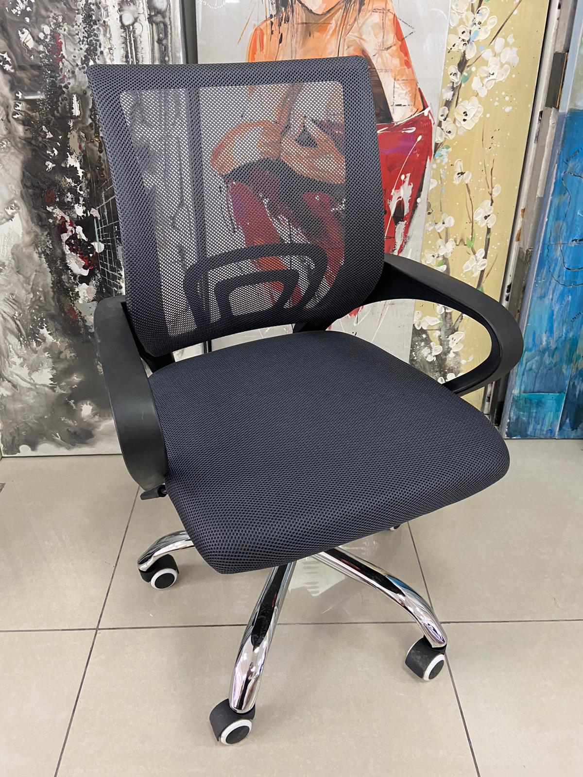 Desk chair no headrest